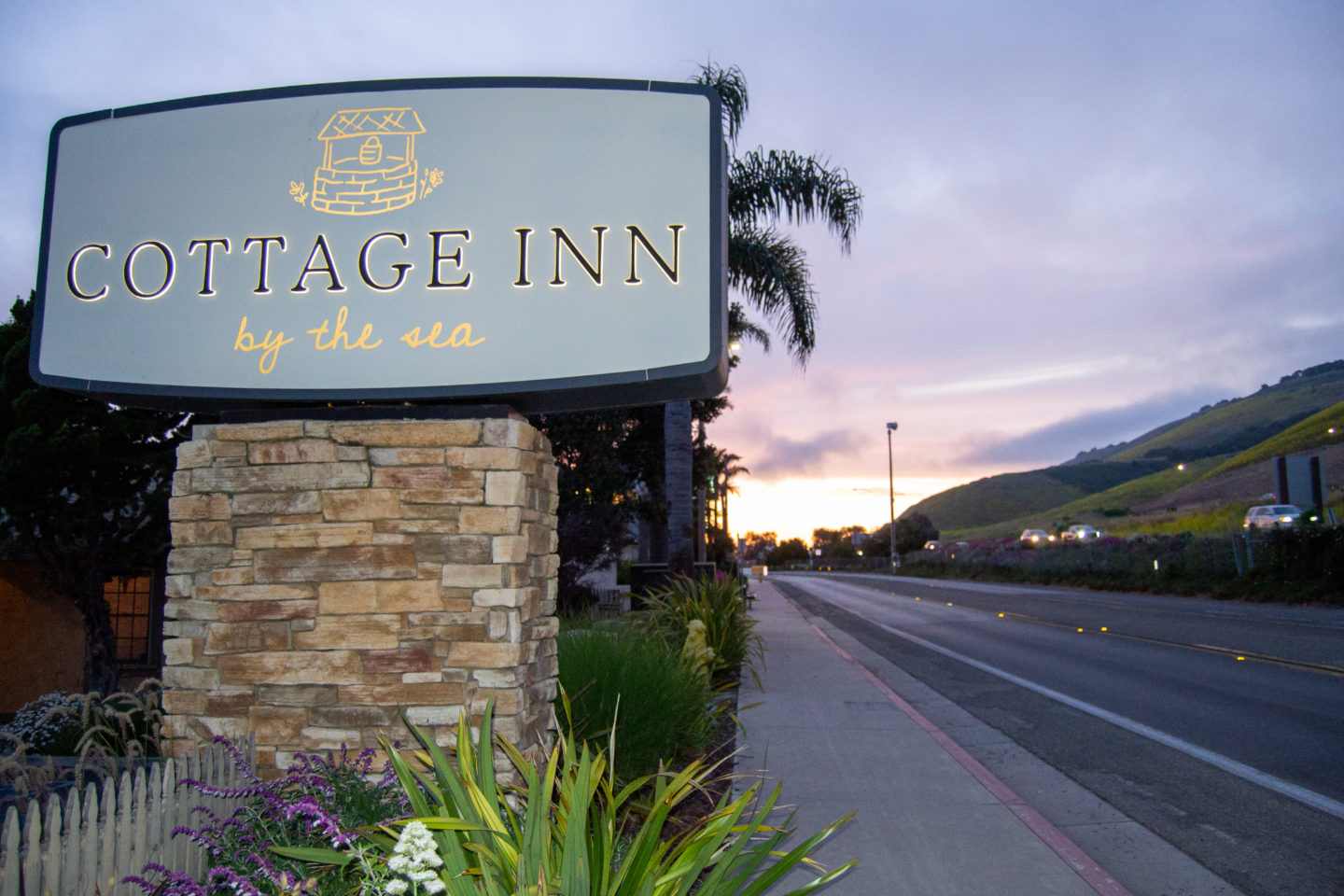 Cottage Inn By the Sea welcome sign